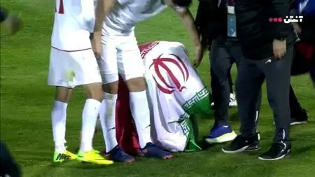 بی احترامی طرفداران اشک ستاره پرسپولیس را در آورد!
