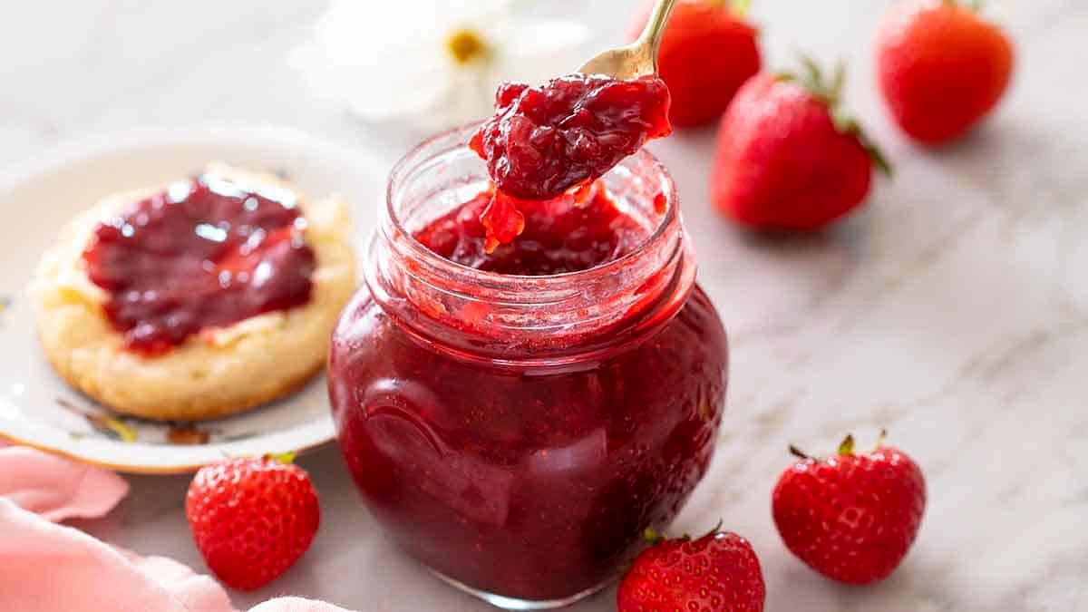 طرز تهیه مربای توت فرنگی خانگی و خوشمزه