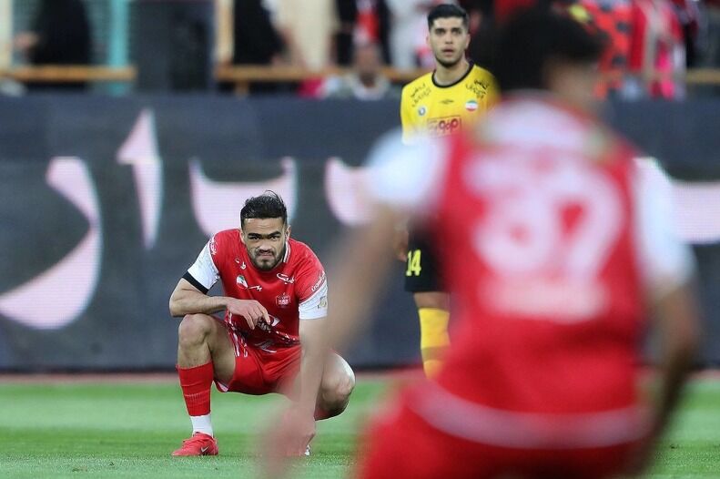 اوستون ارونوف قراردادش را با پرسپولیس تمدید نخواهد کرد؟