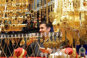قیمت طلا از مسائل سیاسی تاثیر می‌پذیرد/ پیش بینی بازار طلا