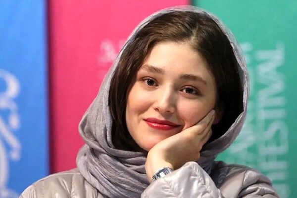 فرشته حسینی سیگار در دست با استایل جنجالی توجه ها را جلب کرد+ عکس