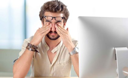 آیا خیره شدن به نمایشگر‌ها به چشم ما آسیب می‌زند؟