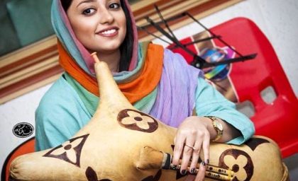 اجرای آهنگ معروف بوشهری توسط دختر محسن شریفیان در برنامه صدا‌تو + فیلم
