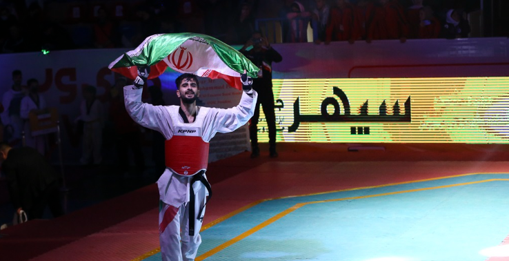 استقبال از قهرمان المپیک با شاخه گل 30 هزار تومانی و انتقاد از بی‌توجهی مسئولان