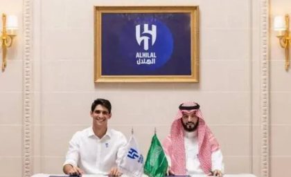 الهلال قرارداد ستاره خود را تمدید کرد