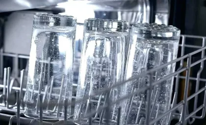 با این ترفند‌ها رسوب لیوان و استکان خود را از بین ببرید!