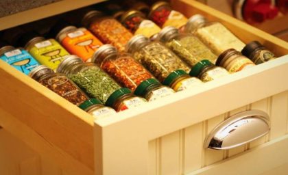 بهترین محل نگهداری ادویه‌ها در آشپزخانه کجاست؟