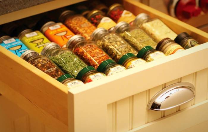بهترین محل نگهداری ادویه‌ها در آشپزخانه کجاست؟