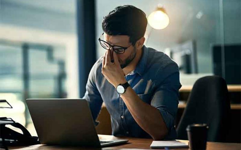 تاثیر نگاه کردن به صفحه‌نمایش بر افزایش خطر نزدیک‌بینی