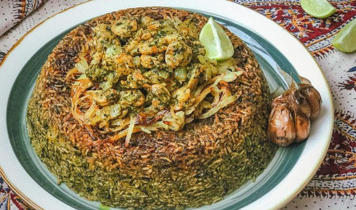 ته‌انداز مرغ با سس پستو؛ پلو مخلوط با طعم ویژه
