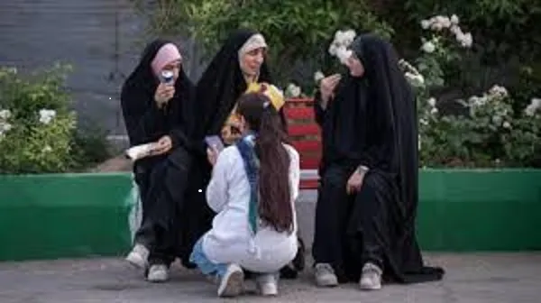 جنجال در اصفهان | خانمی بی حجاب در بانک اصفهان