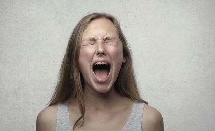 خشم پس از زایمان: چیست و چرا باید در مورد آن صحبت کنیم