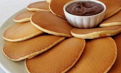 روش تهیه پنکیک شکلاتی رژیمی و خوشمزه فقط با ۴ قلم مواد+فیلم