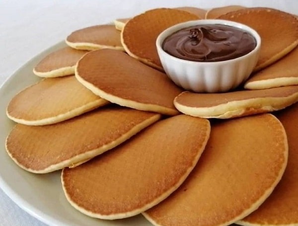 روش تهیه پنکیک شکلاتی رژیمی و خوشمزه فقط با ۴ قلم مواد+فیلم