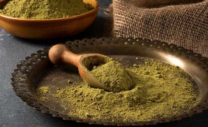 روش طبیعی برای نرم و درخشان کردن مو با پودر حنا !