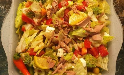 سالاد تون مدیترانه‌ای؛ ترکیبی مغذی و سرشار از طعم