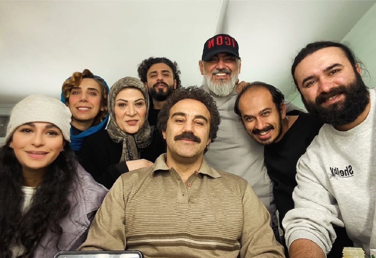 طراحی چهره بازیگران سریال پایتخت به شیوه‌ای خلاقانه با استفاده از میخ کردن