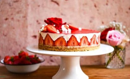 طرز تهیه چیزکیک توت فرنگی
