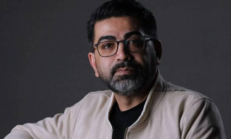 فرزاد حسنی با گریمی متفاوت در نقش کنت دراکولا روی صحنه رفت