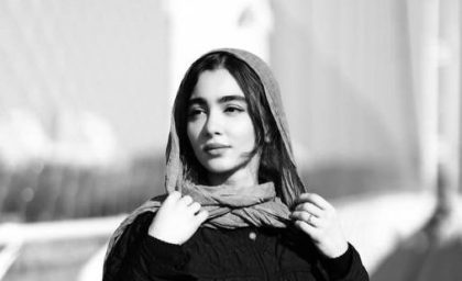 قاب دو نفره نیکا و عمو ارسطور در پشت صحنه سریال پایتخت + عکس