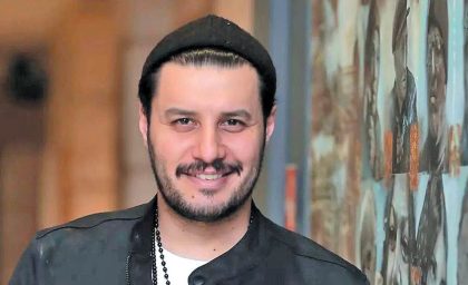 ماجرای عجیب کمک دزد واقعی به جواد عزتی + فیلم