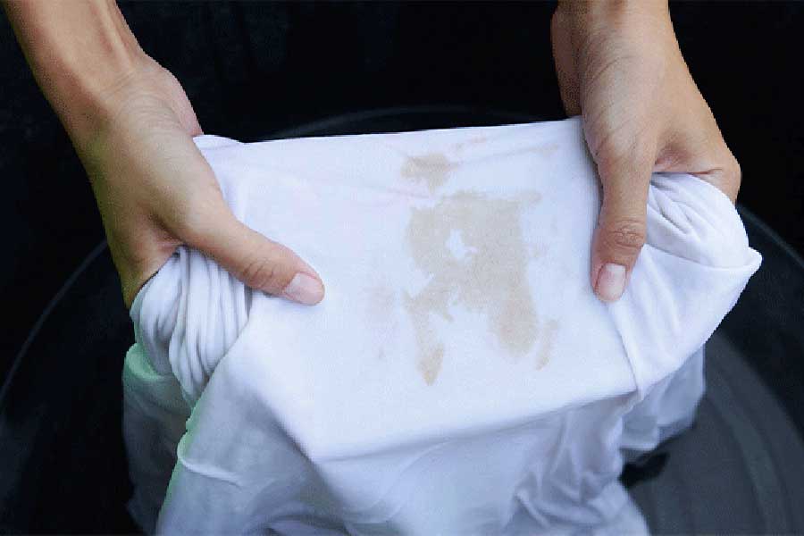 معرفی بهترین روش پاک کردن لکه از روی لباس سفید