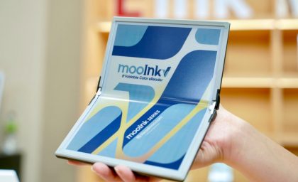 نخستین کتاب‌خوان الکترونیکی تاشو جهان با نمایشگر ۸ اینچی رونمایی شد!