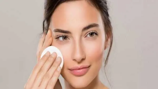 فواید روغن کرچک | روغن کرچک برای مژه و ابرو مفید است