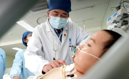 کوچک‌ترین قلب مصنوعی جهان؛ کاشت موفق در بدن پسربچه ۷ ساله چینی