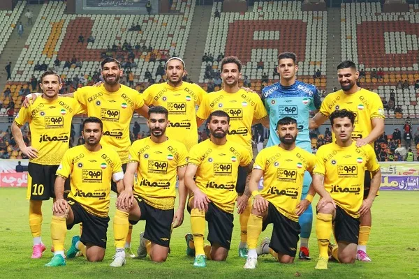 حمایت سه هوادار سپاهانی برای این تیم مثل بمب انرژی بود+ عکس جنجالی طرفداران جوان