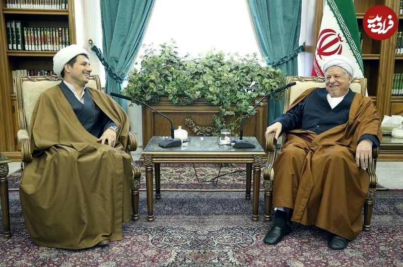 دو هاشمی رفسنجانی در یک قاب/ لبخند دیدنی هاشمی رفسنجانی در مقابل دیدن بازیگر نقش خودش