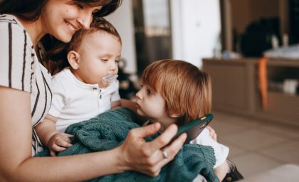 Wired for Care: چگونه فناوری در حال بازنویسی مادر بودن است
