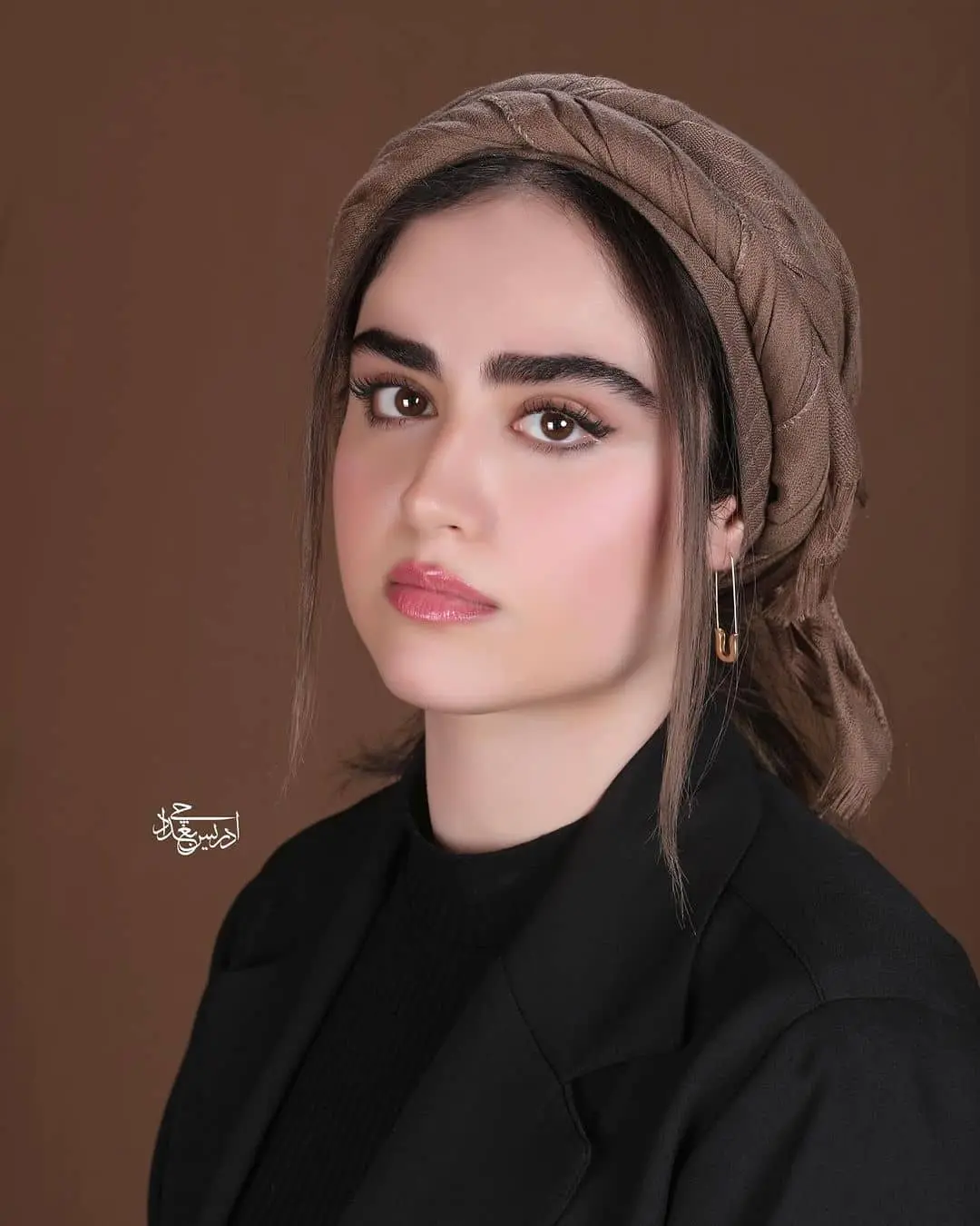 طرح هودی خانوم بازیگر در استایل زمستانی اش نیاز به سانسور دارد+ عکس کمتر دیده شده