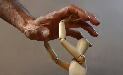 آیا آموزش بداهه می تواند از مراقبان زوال عقل سود ببرد؟