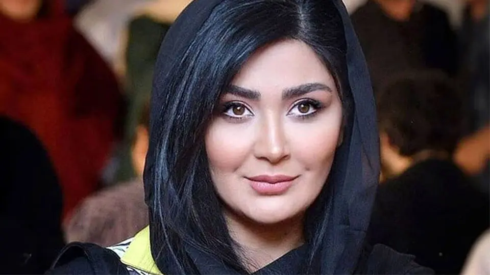 استایل شیک مریم معصومی در نمایشگاه ماشین چین + فیلم