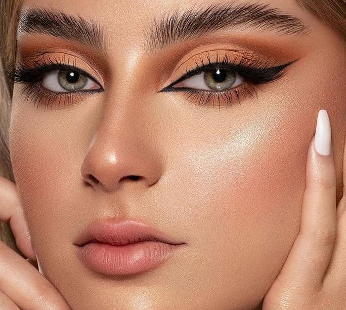 با این ترفند به راحتی سایه‌ چشم قرینه بکش + فیلم