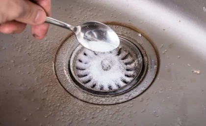 با این ترفند بوی بد سینک و لوله سینک را رفع کن+فیلم