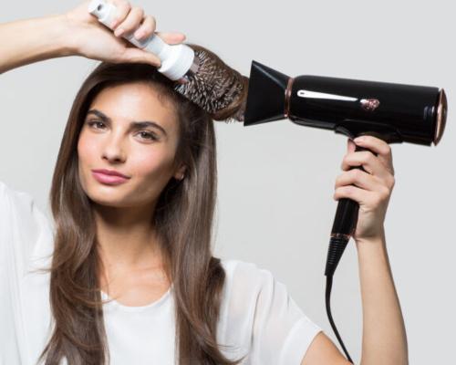 با این روش سشوار کردن موهای خود را خوش حالت کنید+ فیلم