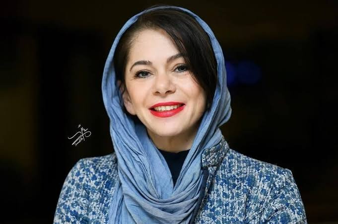 تصویری از ۲۰ سال پیش: مستانه مهاجر در کنار ژولیت بینوش