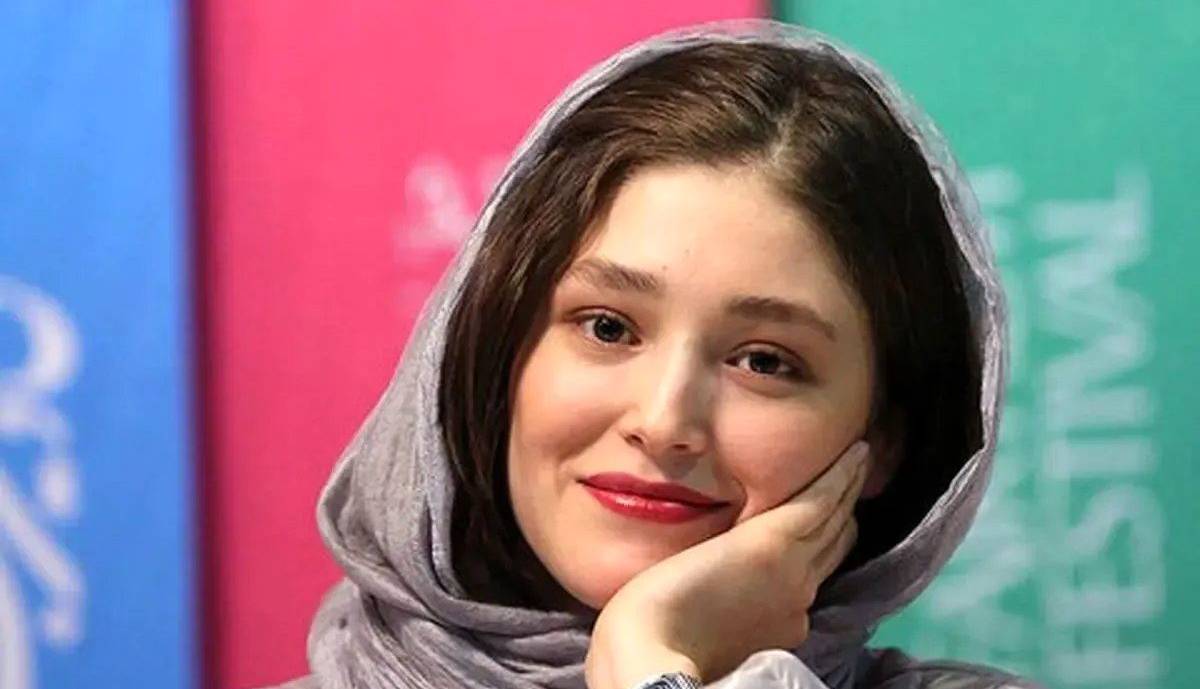 تیپ ناهماهنگ فرشته حسینی در اکران یک فیلم