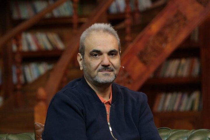 جواد خیابانی در حال تدریس در دانشگاه + تصویر