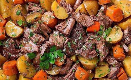 خوراک زمستانی گوشت با سبزیجات ریشه‌ای گرم و مقوی