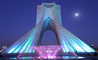زیر گنبد نیلگون شهر+فیلم – سبک ایده آل