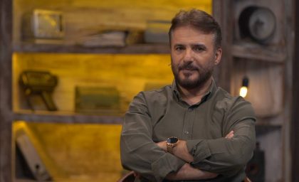 سید جواد هاشمی: از روی دست سعید آقا‌خانی تقلب می‌کردم+ فیلم