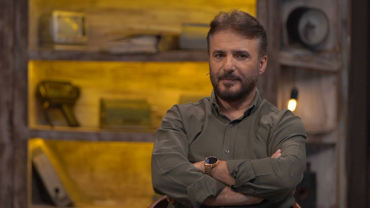 سید جواد هاشمی: از روی دست سعید آقا‌خانی تقلب می‌کردم+ فیلم