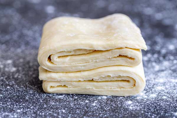 شیرینی ساده و سریع با خمیر هزارلا؛ طعمی شگفت‌انگیز و غیرمنتظره!+فیلم
