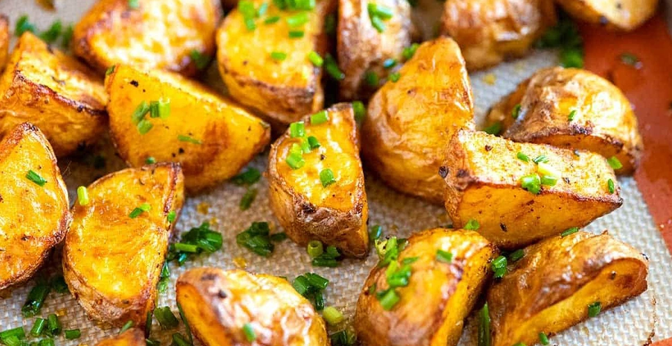 طرز تهیه سیب زمینی تنوری با سس مخصوص + فیلم