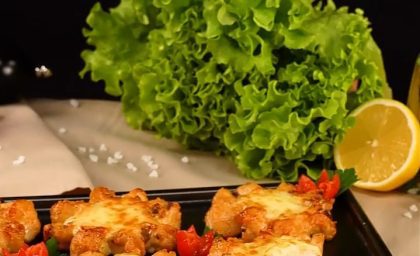 طرز تهیه سینه مرغ شکم‌پر با سبزیجات و پنیر؛ ترکیبی بی‌نظیر و متفاوت+فیلم
