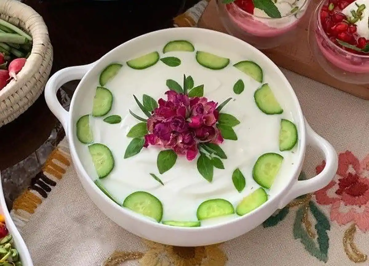 طرز تهیه ماست و خیار مجلسی + فیلم