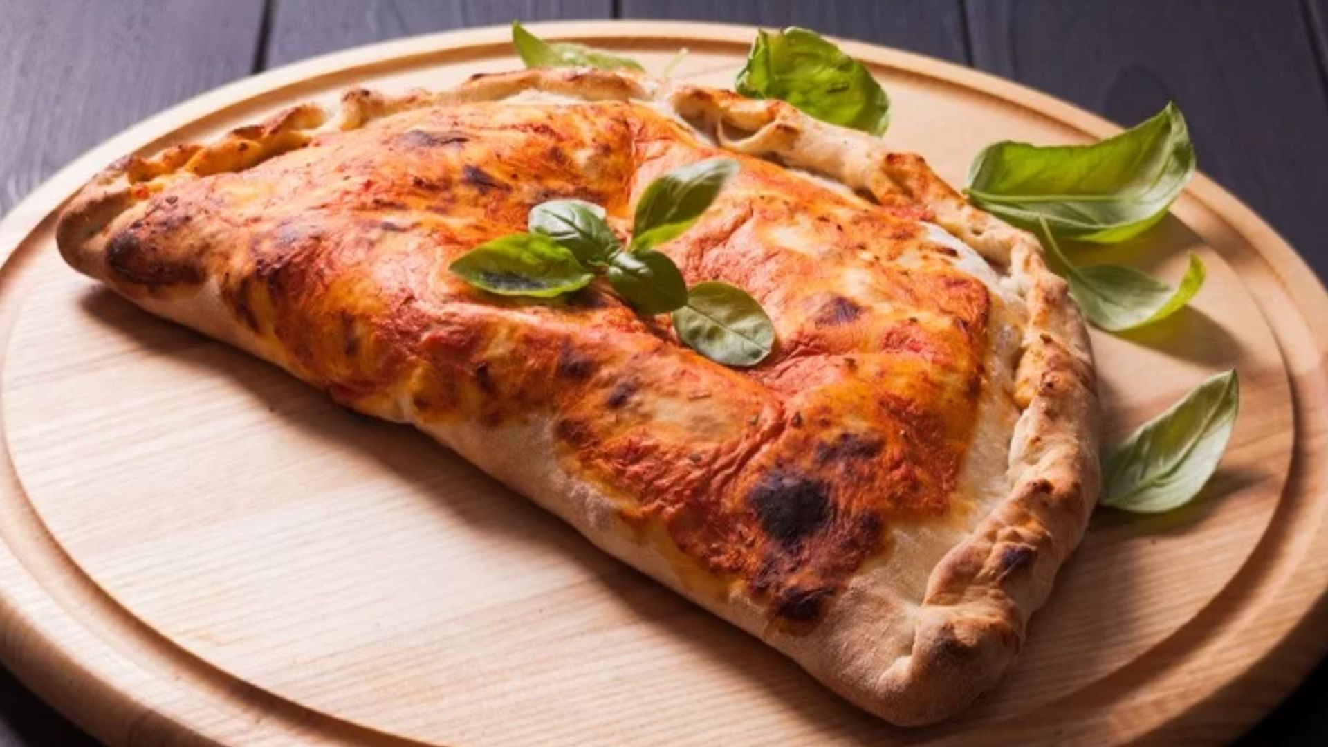 طرز تهیه کالزونه مرغ متفاوت و خوشمزه + فیلم